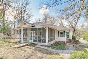 Exterior - Central & Ornate Sewanee Home w/ Screened-In Porch (Sewanee)