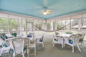 Outdoor dining - Central & Ornate Sewanee Home w/ Screened-In Porch (Sewanee)