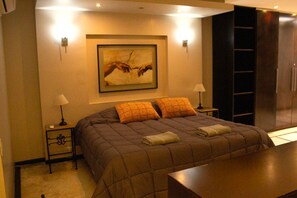 2 Schlafzimmer, Schreibtisch, Bügeleisen/Bügelbrett, WLAN