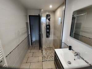 Bruser, hårtørrer, Toiletpapir