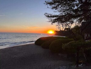 Beach - Playa El Flor, Beach front, white sand, lava reef (El Flor)