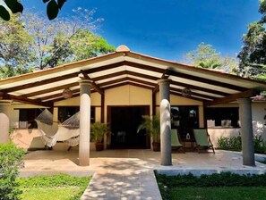 Exterior - Playa El Flor, Beach front, white sand, lava reef (El Flor)