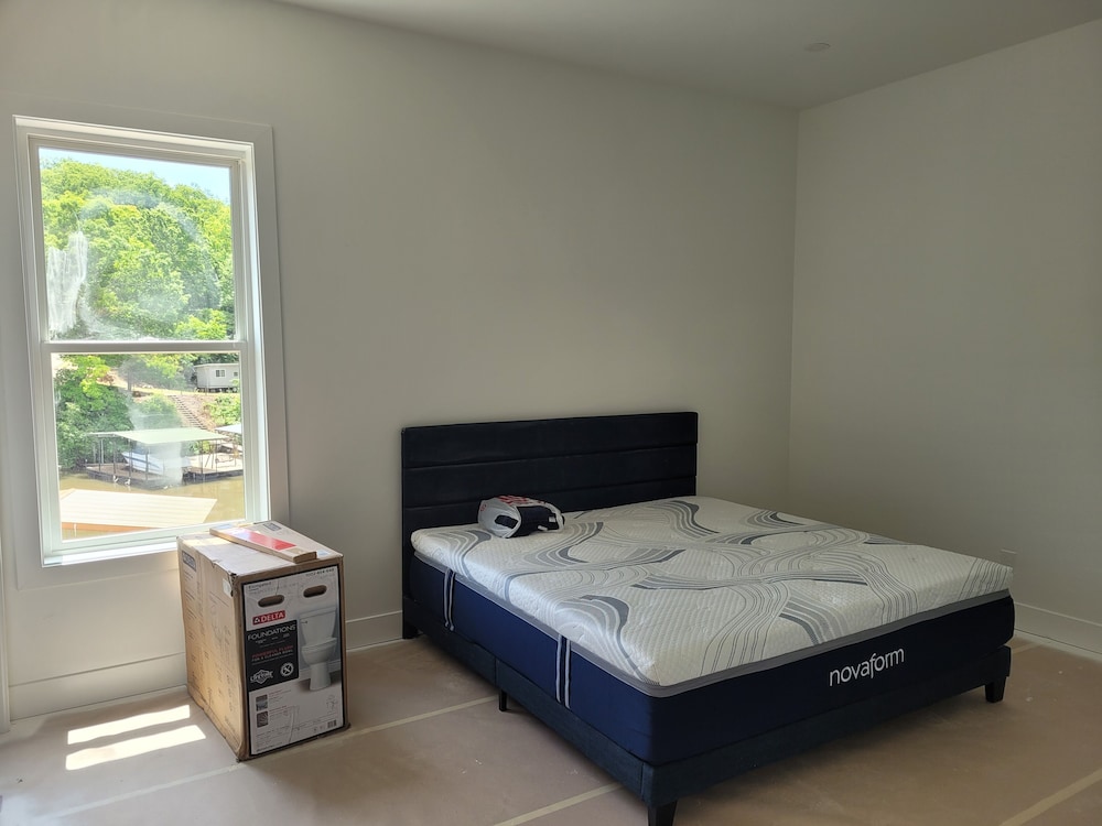 Charming 4bedroom 4.5 Bath house in lovely Climax Springs Camden