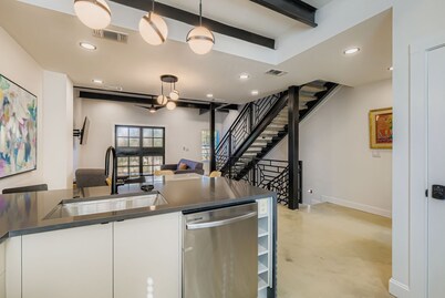 New Modern  3-bedroom house in beautiful San Antonio with 360 Rooftop 