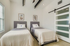 3 chambres, fer et planche à repasser, lit de bébé portatif, Wi-Fi
