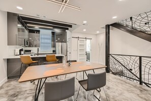 Dining - New Modern  3-bedroom house in beautiful San Antonio with 360 Rooftop  (San Antonio)