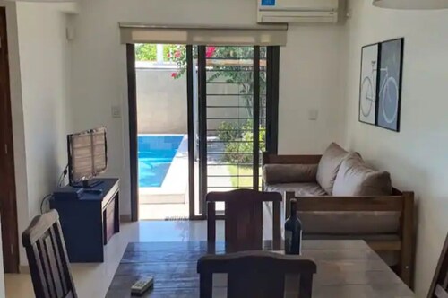 Modern House-Great Garden with barbecue,Beautiful Pool and Garage