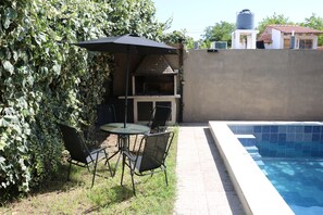Outdoor pool - Modern House-Great Garden with barbecue,Beautiful Pool and Garage (Godoy Cruz)