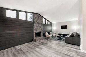 Living area - Cozy Spacious Haven Near ATL & Hartsfield-Jackson (Morrow)