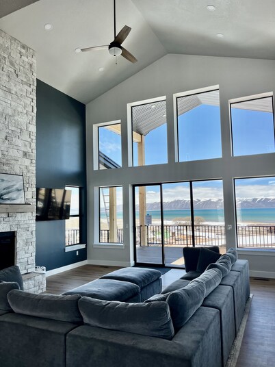 NEW BUILD! Bear Lake Escape. Spacious 6-bedroom house w/ Private Beach Access!