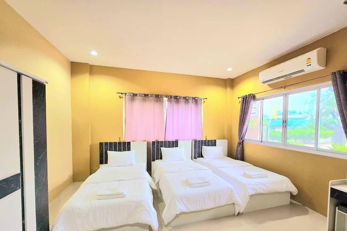 Premium Triple Room | Hypo-allergenic bedding, soundproofing, free WiFi, bed sheets