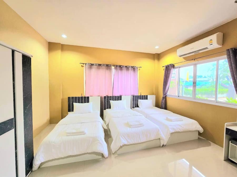 Premium Triple Room | Hypo-allergenic bedding, soundproofing, free WiFi, bed sheets