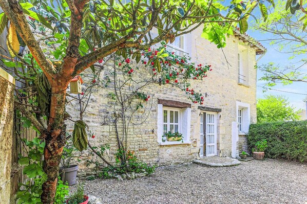 المنشأة من الخارج