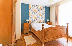 3 habitaciones, tabla de planchar con plancha y cuna de viaje 