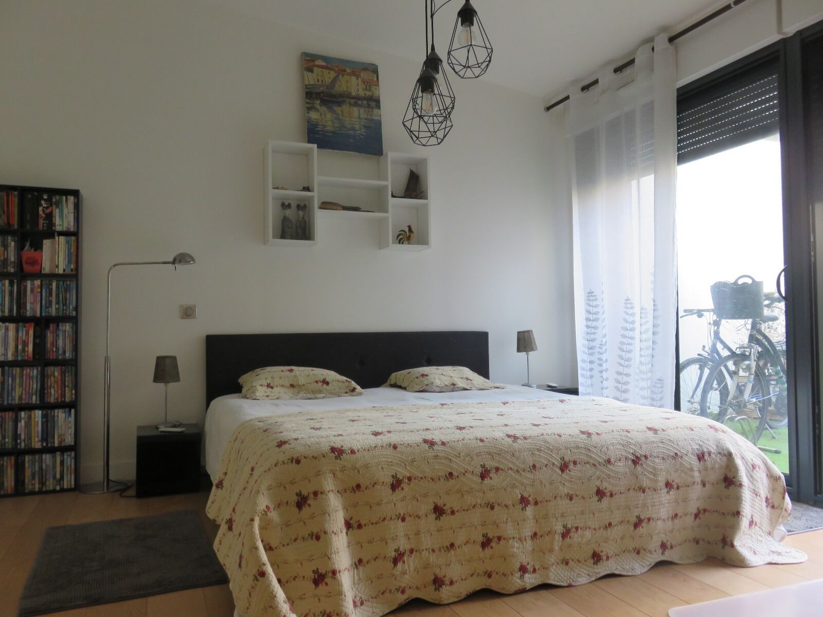 3 slaapkamers, een strijkplank/strijkijzer, wifi, beddengoed