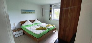 4 bedrooms, free WiFi, bed sheets