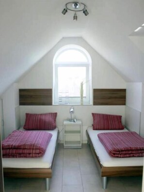 3 bedrooms, free WiFi, bed sheets