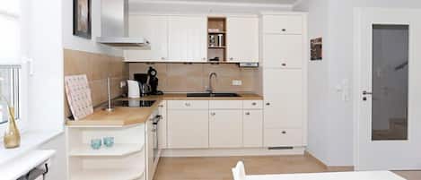 Frigorifero, microonde, forno, lavastoviglie