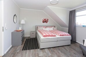 3 bedrooms, free WiFi, bed sheets