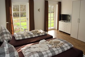 4 bedrooms, free WiFi, bed sheets