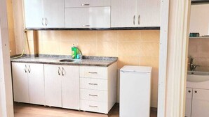 Family Apartment | Private kitchen | Mini-fridge - kuba hotel (Istanbul)