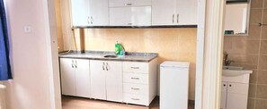 Family Apartment | Private kitchen | Mini-fridge - kuba hotel (Istanbul)