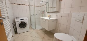 Dusch, hårtork och handdukar