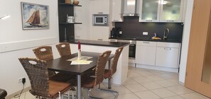 Kühlschrank, Mikrowelle, Ofen, Geschirrspüler