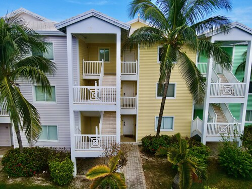 5 "J" Jus Chillin'  Cozy 2-bedroom condo in Resorts World Bimini Community 