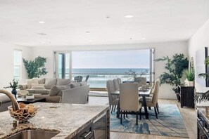 TV - NEW The BEST Beachfront Vacation Villa (Oceanside)