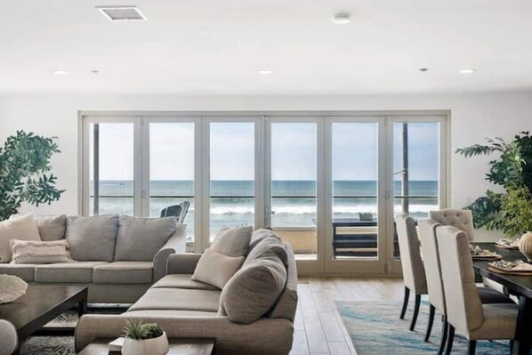 TV - NEW The BEST Beachfront Vacation Villa (Oceanside)