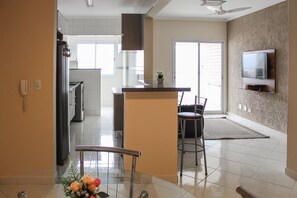 舒适公寓 | 私人厨房 | 冰箱、微波炉、烤箱、搅拌机