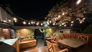 Outdoor dining - Modern 4BR Toronto Home | Record Player, Offices

 (Toronto)