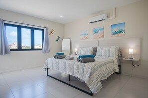 8 chambres, coffres-forts dans les chambres, bureau