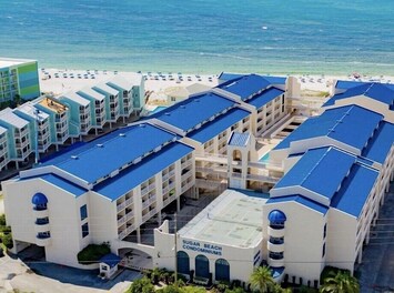 Beautiful location! Right on the beach! 3 pools! Snack shack poolside! 