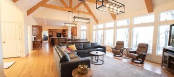 Secluded Spa-cious Retreat -Beds for 8. Plus 3 foldaways extra