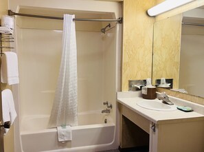 Standard Single Room | Bathroom | Free toiletries, hair dryer - Mountain Inn (Iron Mountain)