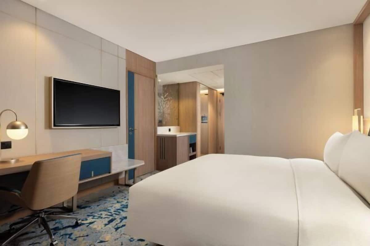 Premium bedding, Select Comfort beds, minibar, in-room safe