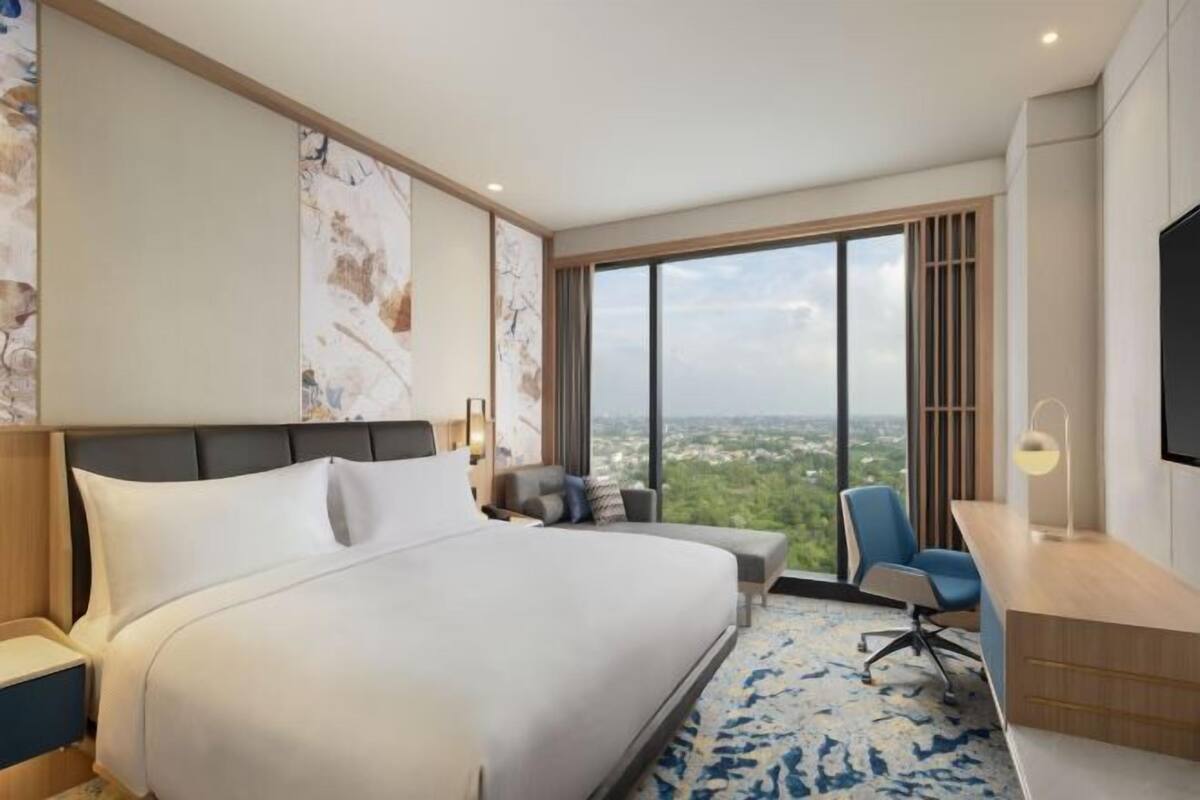 Premium bedding, Select Comfort beds, minibar, in-room safe