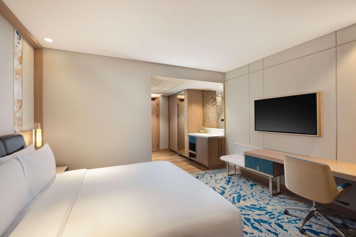 Premium bedding, Select Comfort beds, minibar, in-room safe
