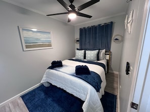 1 bedroom, desk, iron/ironing board, internet