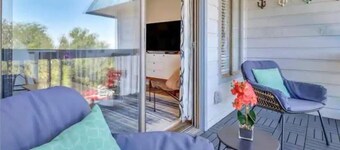 Tybee’s North Beach Oasis
Beach access, Pool, Bird and ship watching.