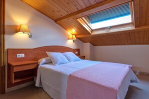Apartamento superior | 1 dormitorio, tabla de planchar con plancha, cuna de viaje y wifi gratis