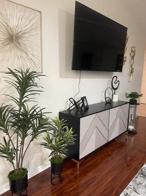 Interior - Savannah's gulf streams 15 minutes to downtown! (Savannah)