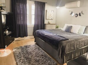 3 bedrooms, desk, iron/ironing board, travel cot - Perfect Stay in the Heart of Downtown Fargo (Fargo)