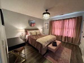 3 bedrooms, iron/ironing board, WiFi, bed sheets - Pretty in Pink- Port wentworth (Port Wentworth)