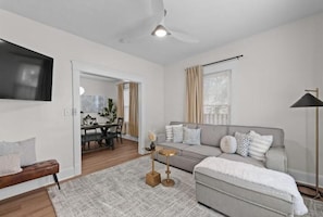 Living area - Charming Retreat in Cleveland! (cleveland)