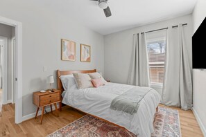 3 soveværelser, skrivebord, strygejern/strygebræt, weekendseng