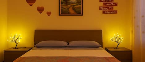 2 bedrooms, WiFi (free), bed sheets