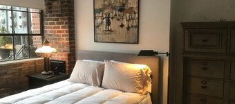 Walkable Downtown Salisbury Fully Furnished Apt.